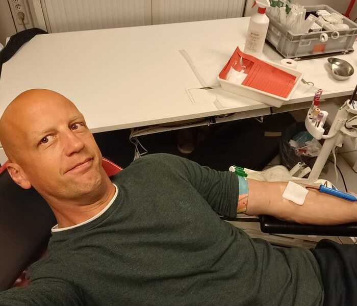 Samen bloed geven op kantoor